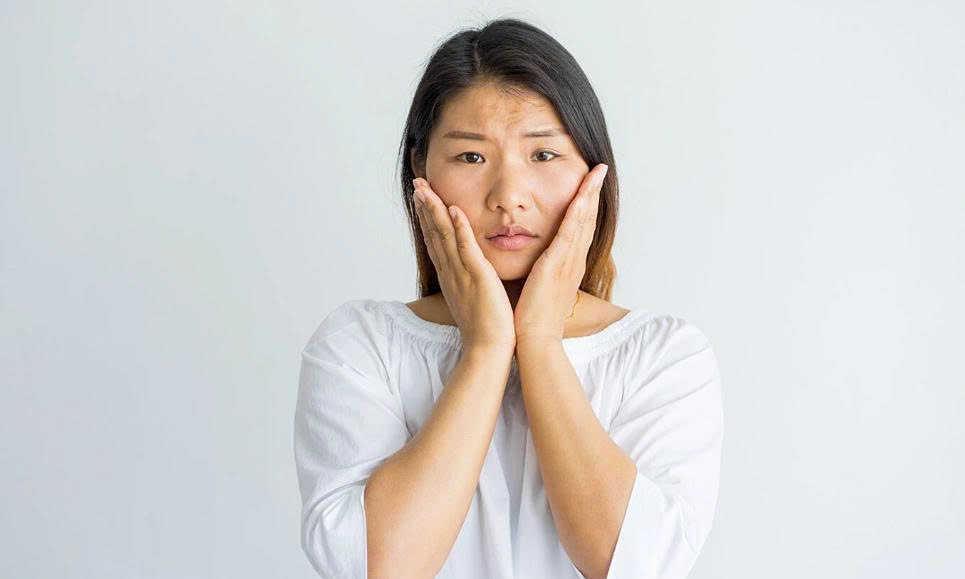 Da xỉn màu, tối sẫm và mất độ đàn hồi